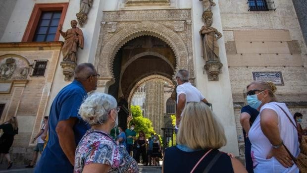 Los empresarios sevillanos defienden el papel «fundamental» del turismo para la recuperación