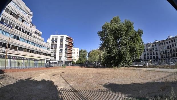 Salud construirá seis plantas con Urgencias, 061 y un centro de salud en el solar del antiguo Equipo Quirúrgico de Sevilla