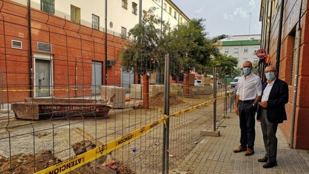 El Ayuntamiento ejecuta obras por 160.000 euros en la calle Pedro Pecador en el distrito Cerro-Amate