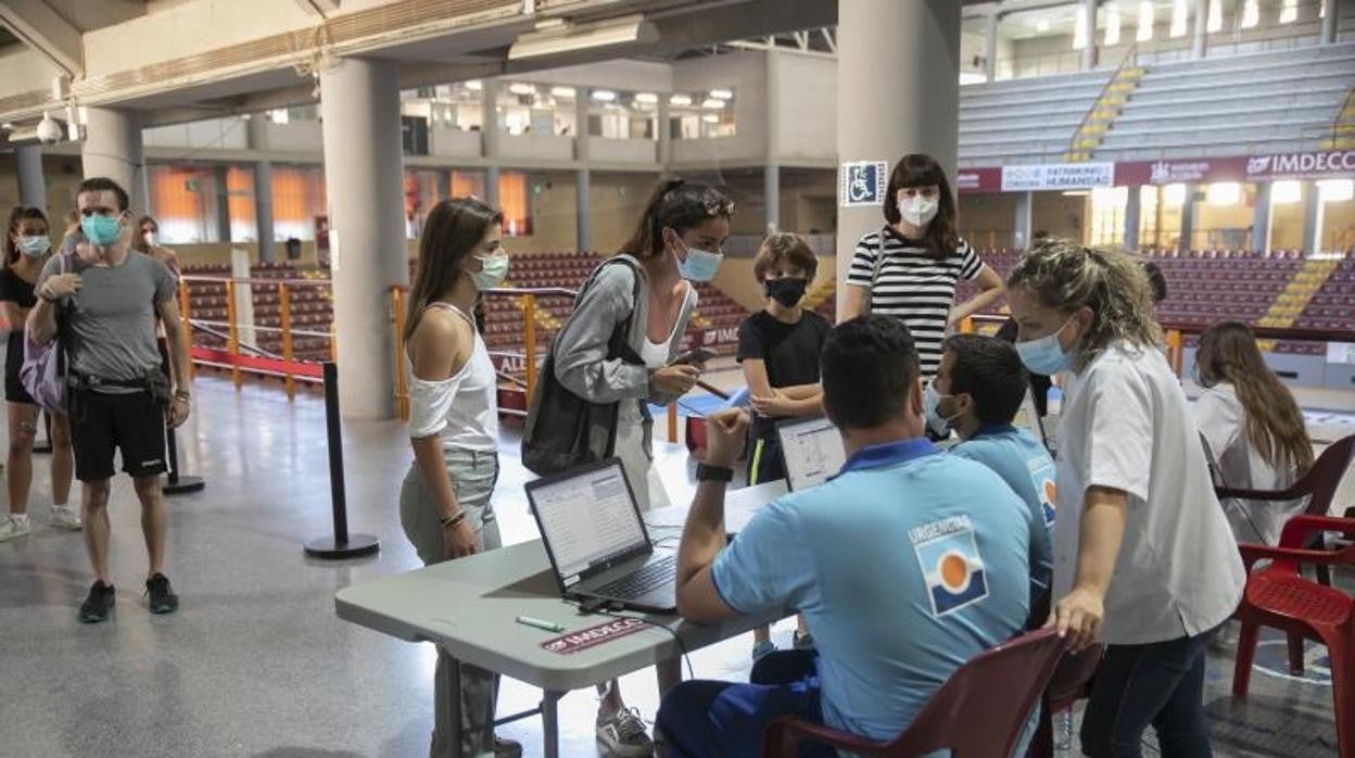 Vacunación de menores en un punto habilitado