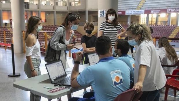 El Aljarafe y la Sierra Sur, las comarcas sevillanas donde más desciende la tasa tras el fin de semana