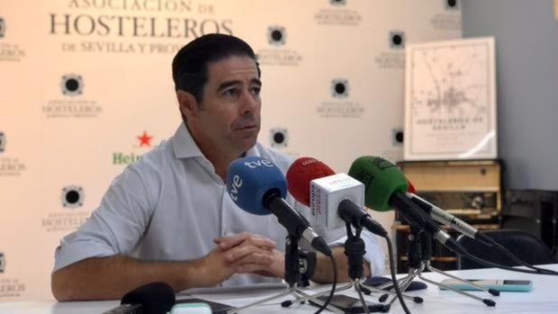 Los hosteleros de Sevilla estiman en un 35% las pérdidas en verano pero aguardan un «otoño prometedor»