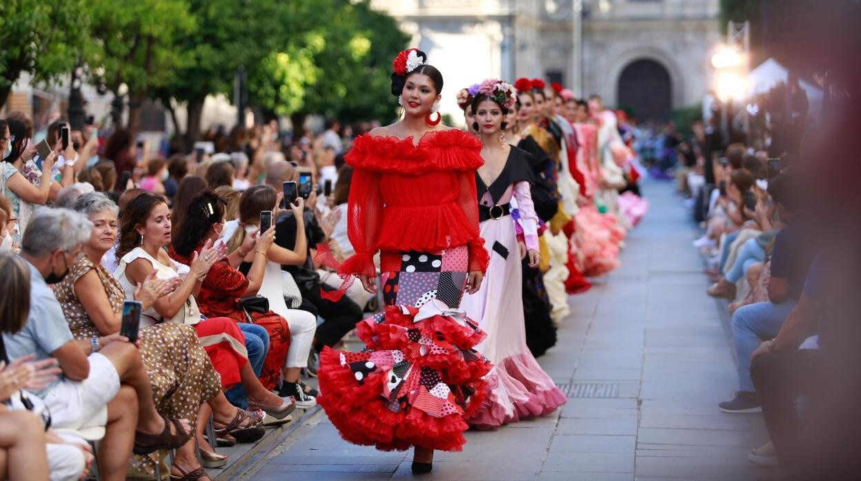 Desfile de moda flamenca este sábado en la avenida de la Constitución