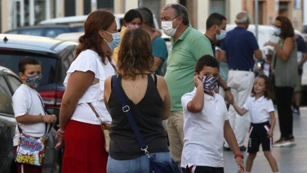 Los directores de centros de Sevilla denuncian una reducción del 70 por ciento de profesores de apoyo