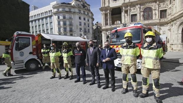 La Fiscalía no ve delito en el cobro de horas extras de los jefes de bomberos de Sevilla