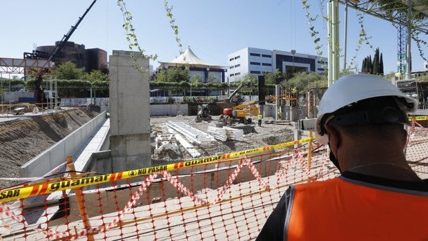 La plaza climatizada de la Cartuja abrirá en primavera