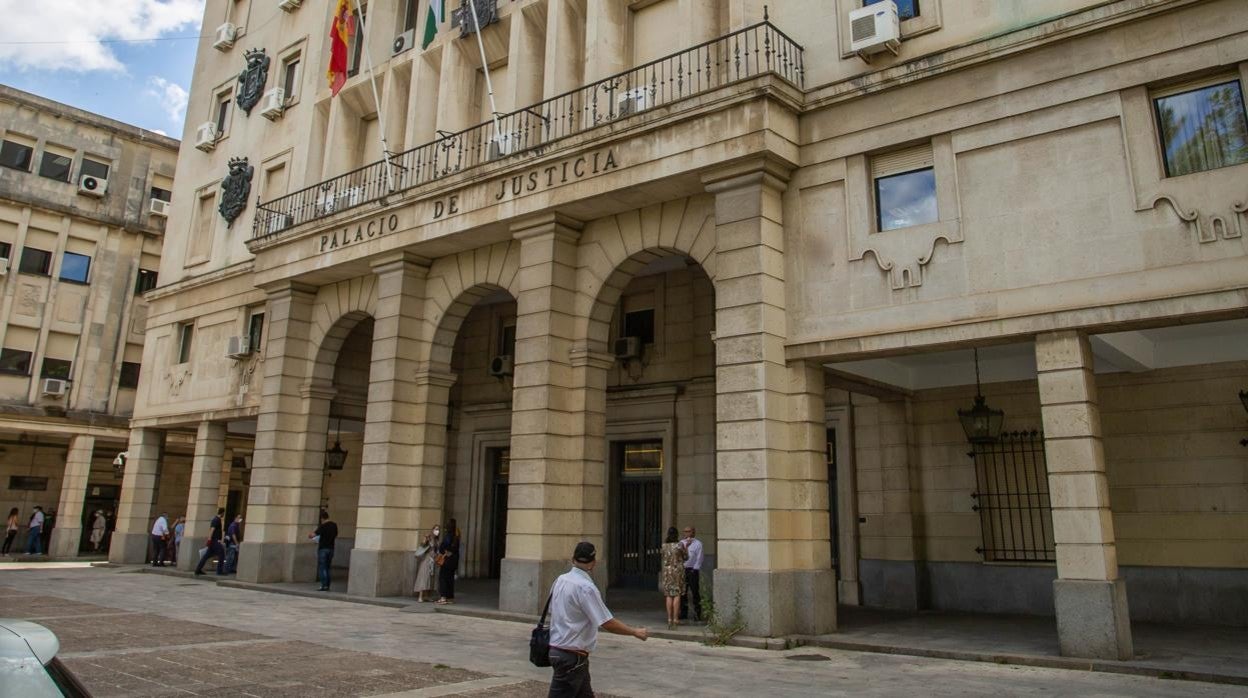 La Audiencia de Sevilla ha acogido este miércoles una nueva sesión del juicio por el intento de asesinato