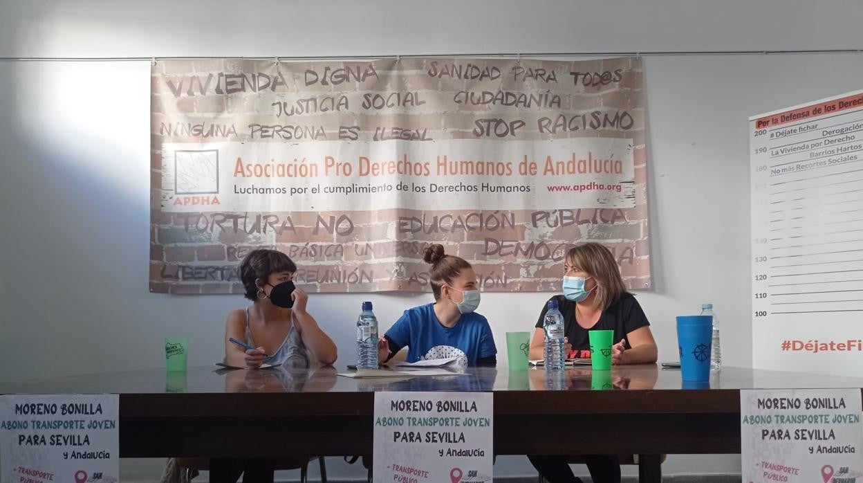 Representantes estudiantiles en rueda de prensa