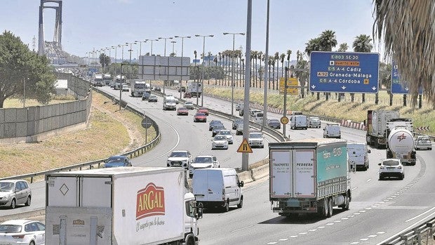 No cumplir con los descansos, principal denuncia entre los camiones y autobuses en Sevilla