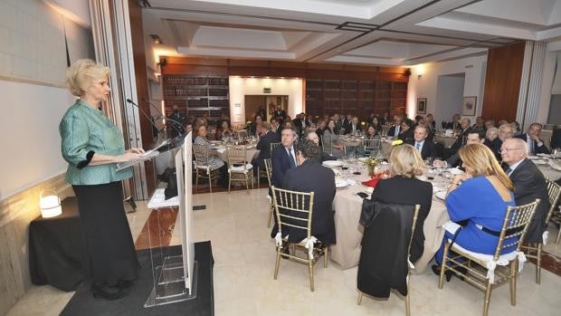 Soledad Becerril reivindica frente al populismo la cultura del pacto de la Transición