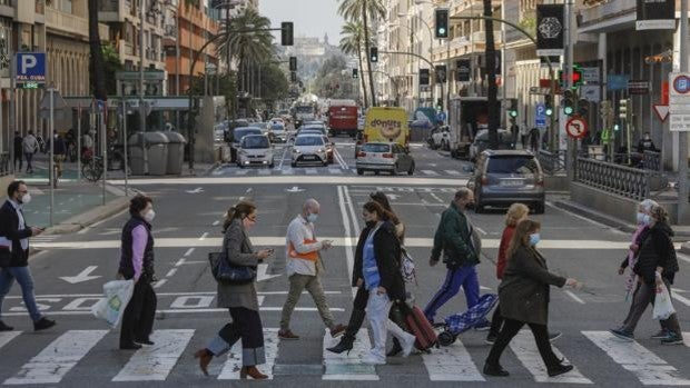 Bajan los contagios en Sevilla y se mantiene estable el número de hospitalizados