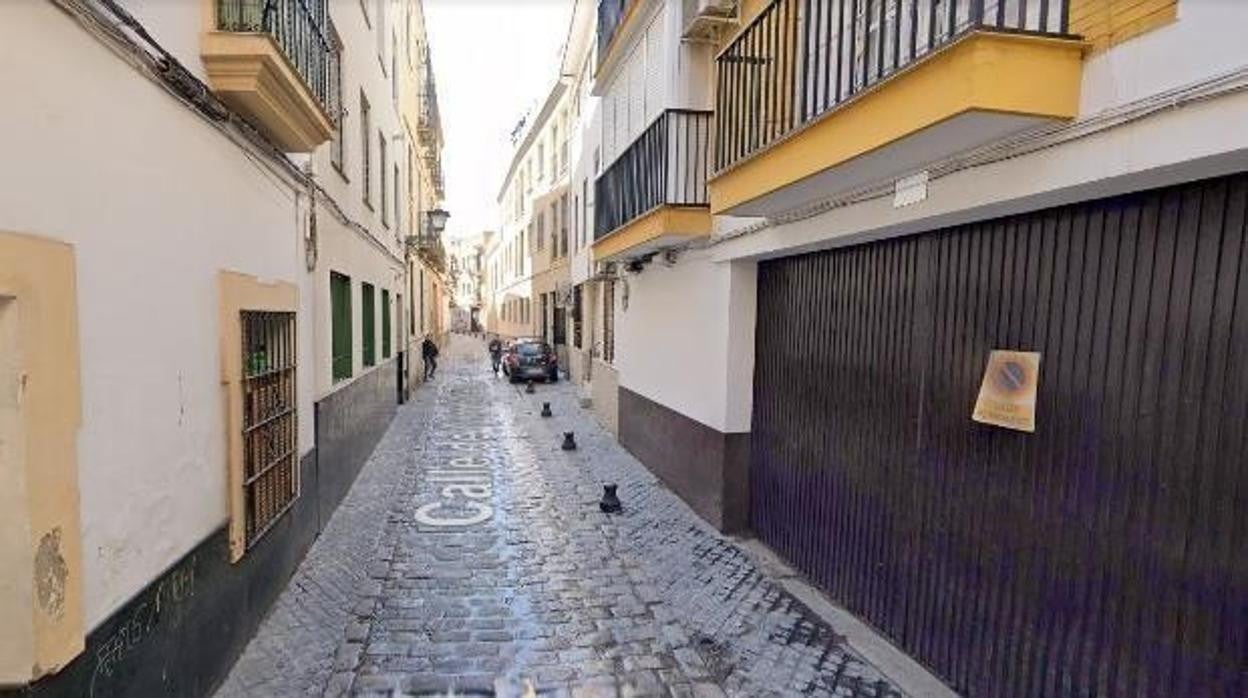 Este caso de violencia de género se produjo en un piso de la calle Torreblanca, en el barrio de la Macarena