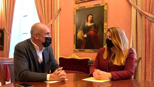 Juan Espadas limitará los buses turísticos y su acceso al Centro de Sevilla