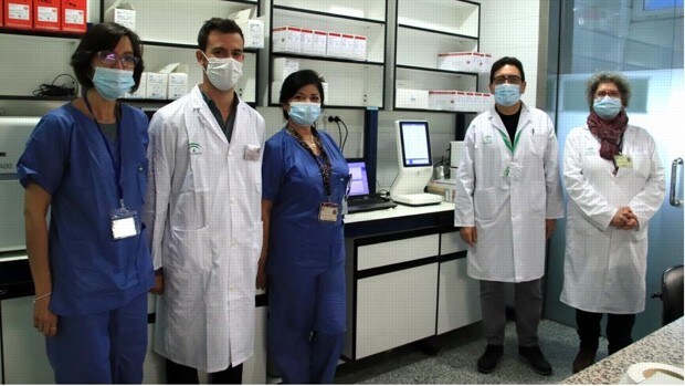 Premian a patólogos del Hospital Virgen Macarena por una investigación sobre melanoma ocular