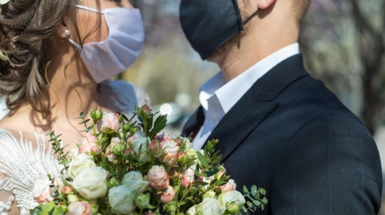 La celebración de una boda en Sevilla capital deja un brote de 33 contagios por Covid entre los invitados