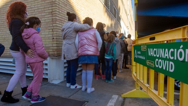 Sevilla espera poder vacunar a todos los niños de 9 a 11 años de la capital, unos 15.000, antes de Nochebuena