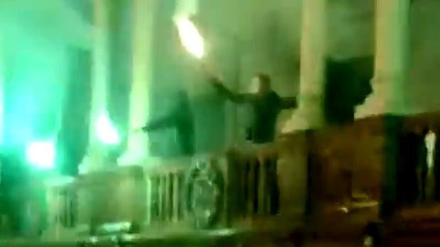 Identifican a la persona que publicó el primer vídeo sobre la celebración no autorizada en Plaza de España