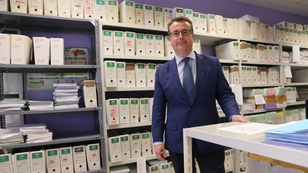 El fiscal de Sevilla que investigó las residencias en la primera ola recibe la Cruz de San Raimundo