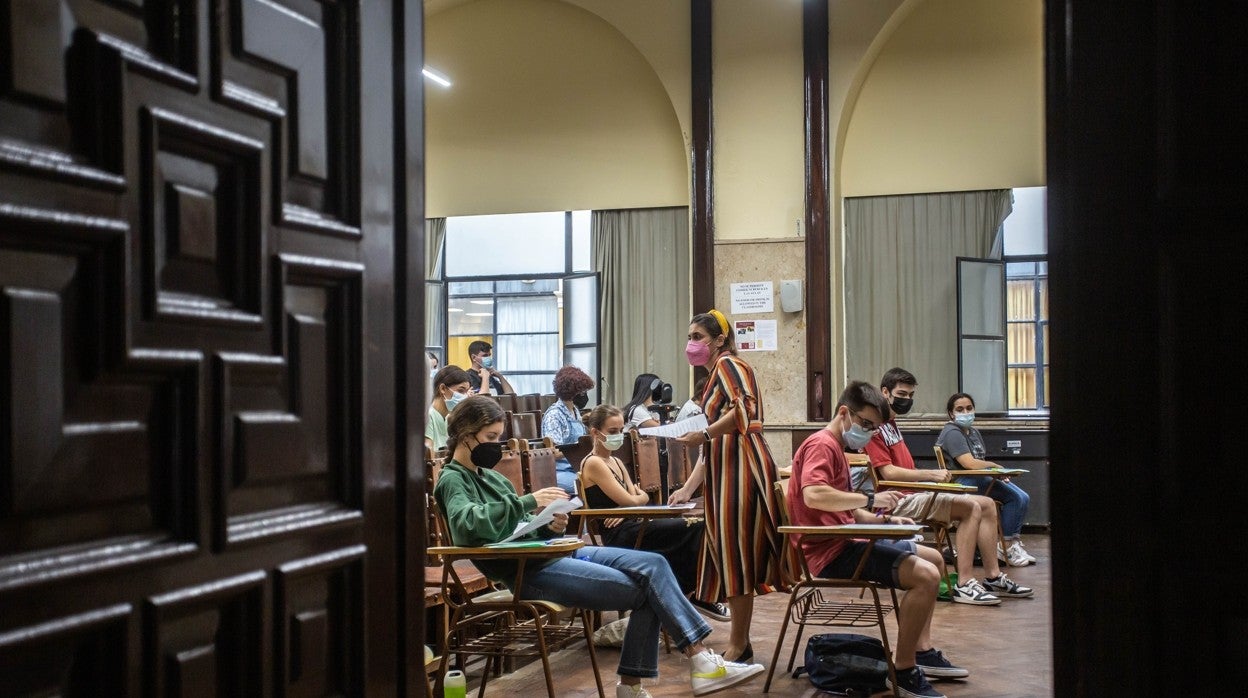 Exámenes en la Universidad de Sevilla el pasado junio