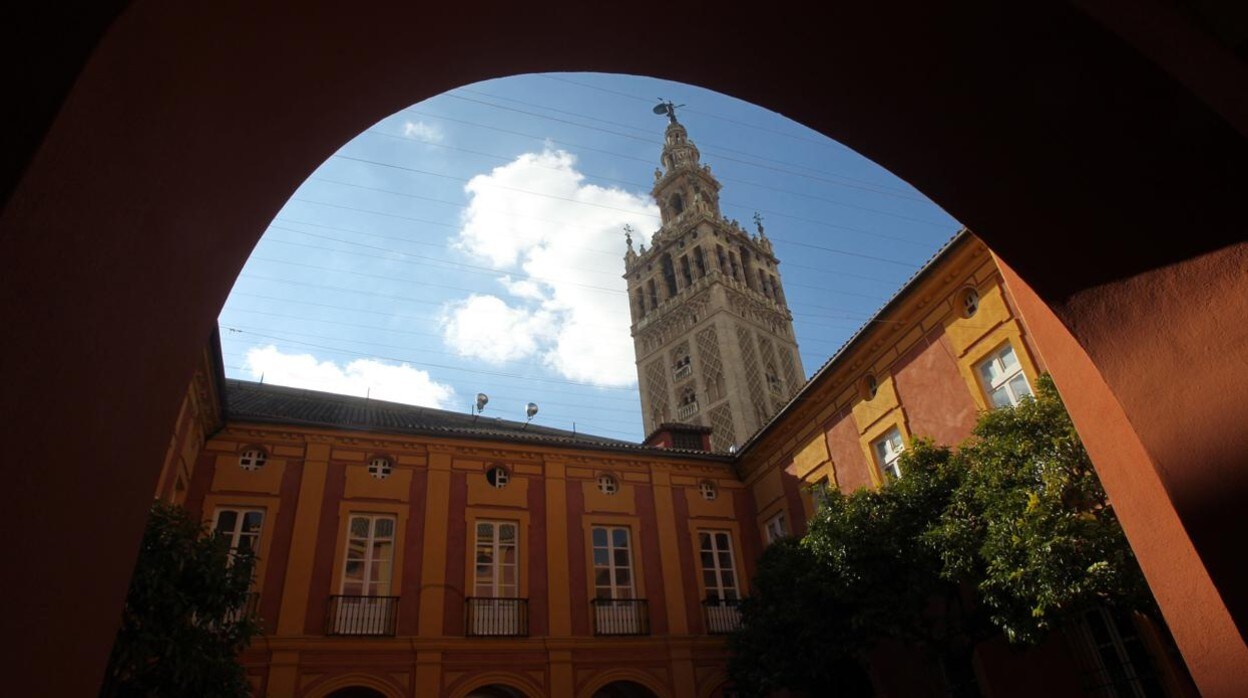 Vistas del patio del Palacio Arzobispal de Sevilla