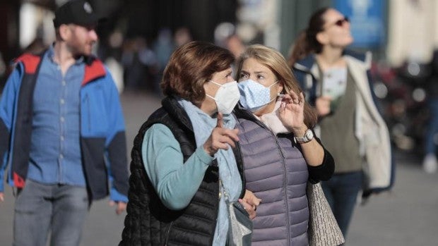 Se reducen los contagios en una jornada con ocho muertes por Covid en Sevilla