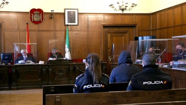 La Policía confirma el «perfil genético» del acusado del crimen de la Cruz Roja en una toalla