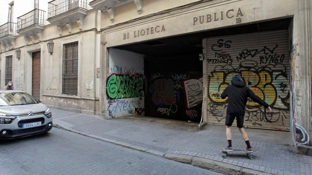 La calle Alfonso XII, una milla de oro abandonada a su suerte