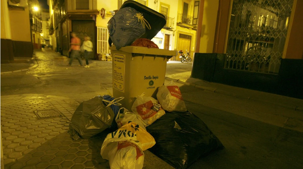 El Ayuntamiento de Sevilla ha retirado casi la totalidad de los contenedores colectivos del Centro