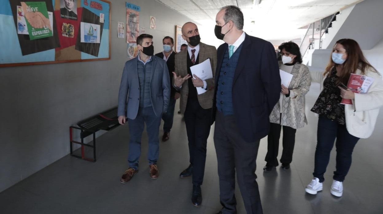 Antonio Muñoz, con Jaime Bretón en la visita a la Fundación Don Bosco