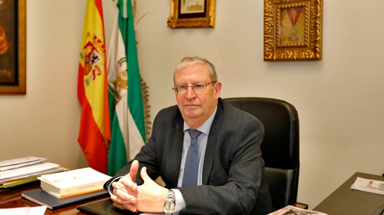 El presidente del Consejo de Cofradías, Francisco Vélez de Luna