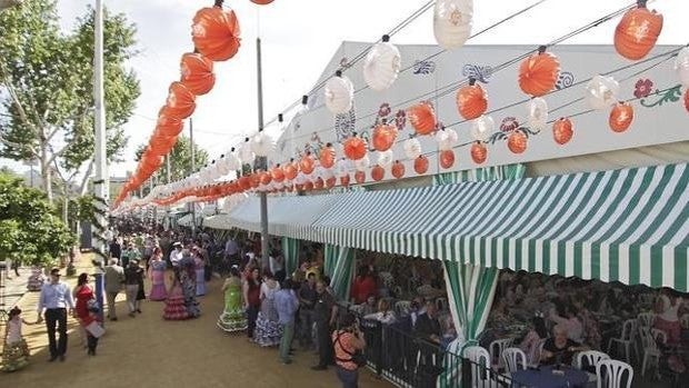 Oferta trabajo para la Feria de Sevilla 2022: se busca personal de cocina, camareros, cortadores de jamón...