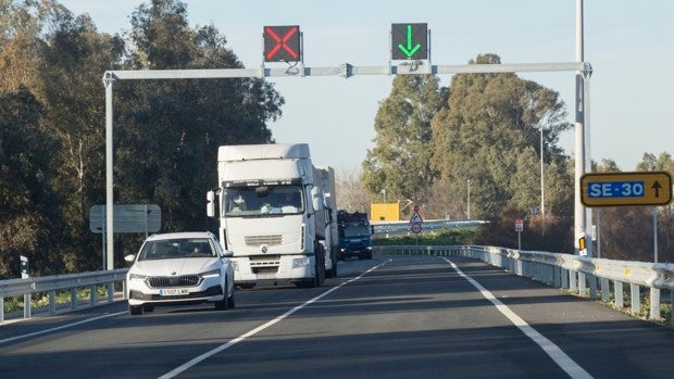 Más de 180 conductores de camiones, sancionados en las carreteras de Sevilla