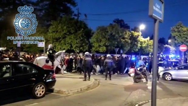 La Policía vigiló de cerca a 140 radicales del Rayo y evitó una batalla campal con los ultras del Betis