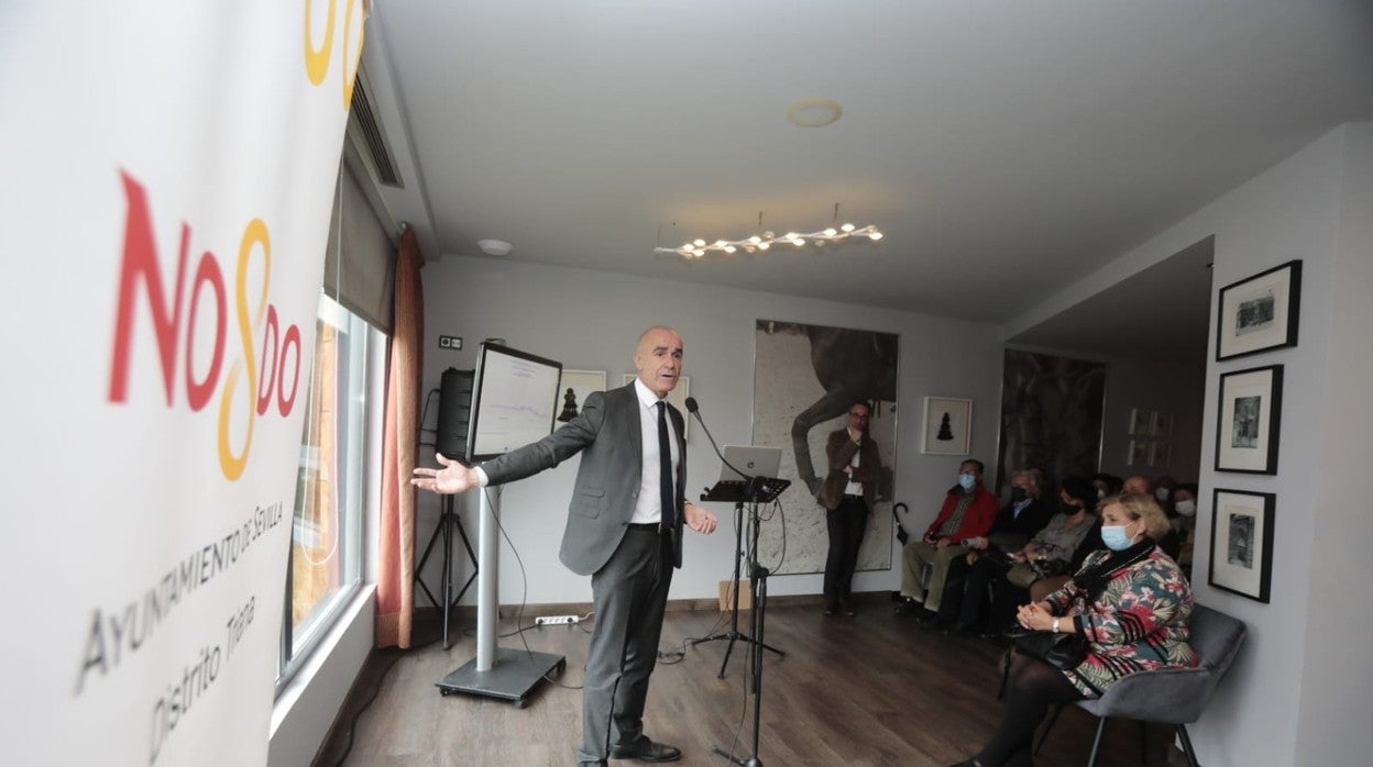 Antonio Muñoz, durante la presentación del proyecto a los vecinos