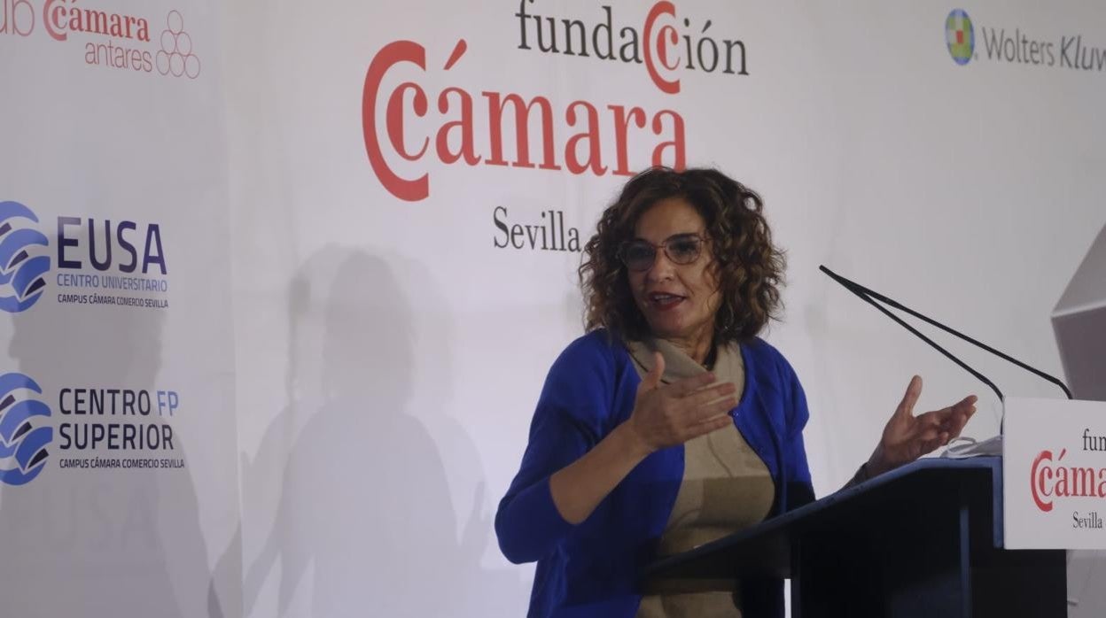 La ministra María Jesús Montero, este viernes en el Foro de la Cámara de Comercio