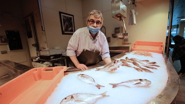 Los mercados de Sevilla se resienten: la carne y el pescado llegan con cuentagotas