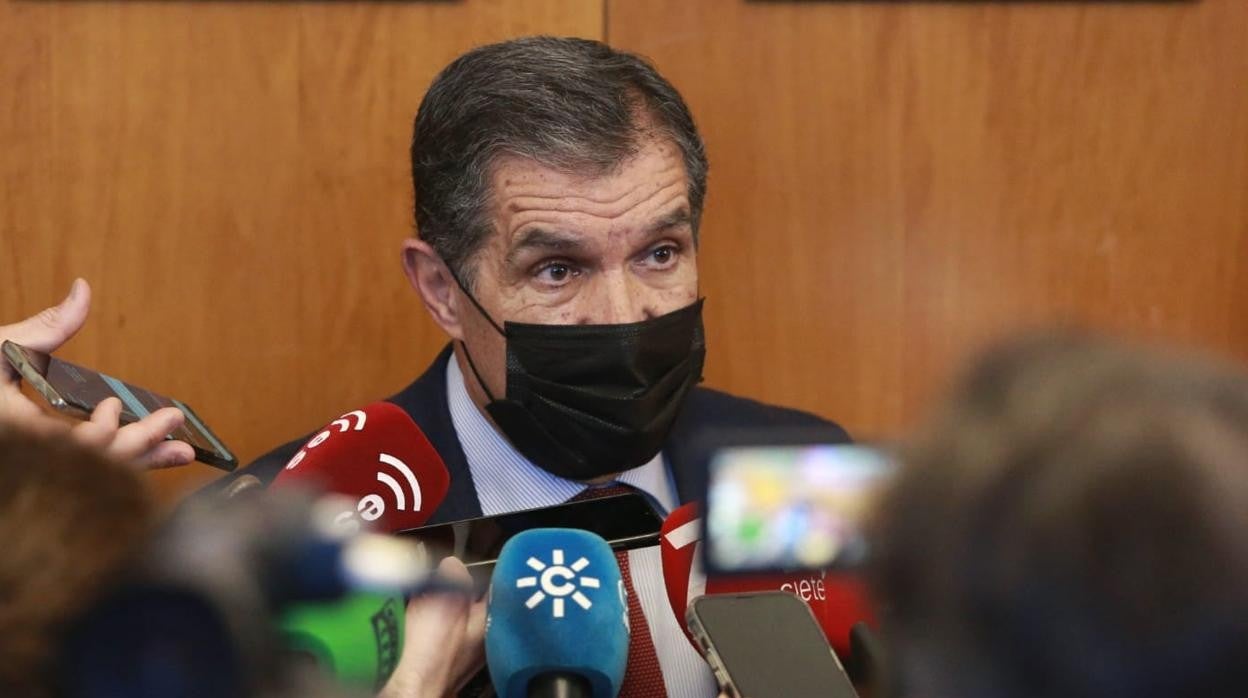 Lorenzo del Río atiende a los medios en la Audiencia de Sevilla este martes