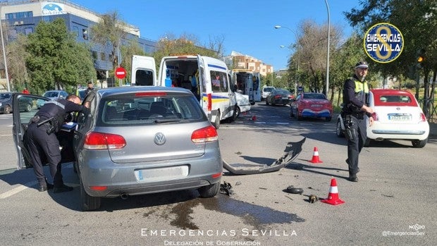 Seis personas hospitalizadas tras un accidente entre una ambulancia, un taxi y un turismo en Bellavista