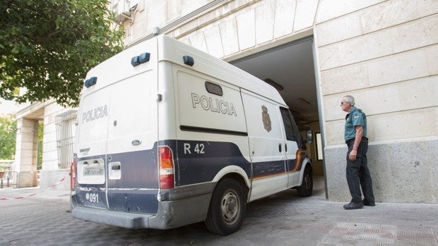 Condenado un policía de Sevilla por abusar de una detenida en los calabozos de los juzgados