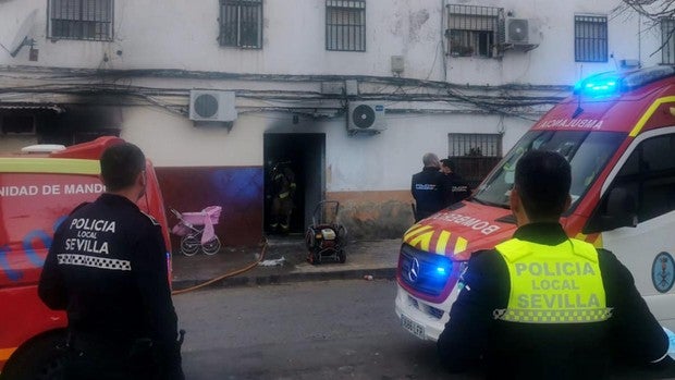 Cuatro hospitalizados en un incendio en Torreblanca