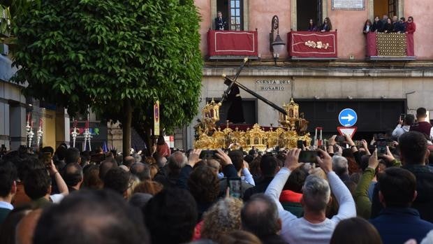 Más de medio millón de desplazamientos por la ciudad en la Madrugada de la Semana Santa de Sevilla 2022