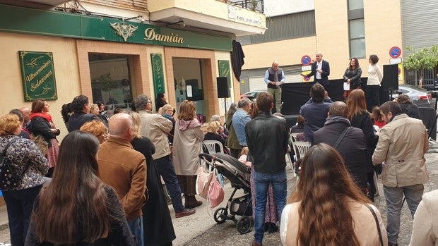 Homenaje al Padre Isaac en la calle que lleva su nombre junto a los Padres Blancos