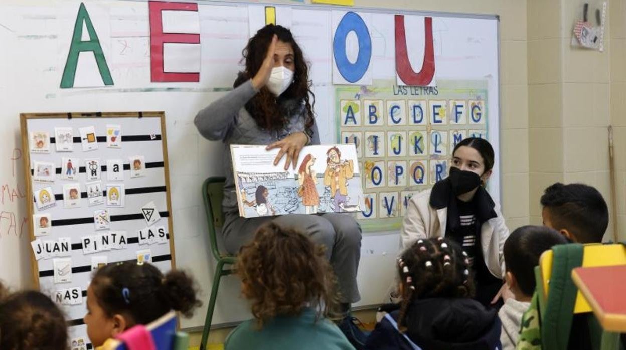 Niños en un colegio de Sevilla