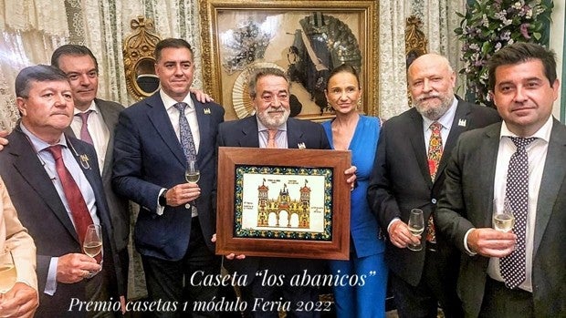 «Los abanicos» y «Moncase club» se alzan con los premios del concurso de casetas de la Feria de Sevilla