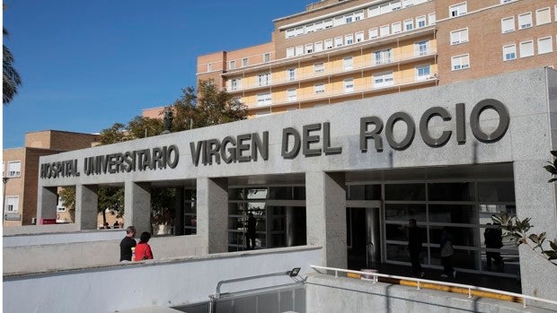 El Virgen del Rocío afronta el repunte de Covid y gripe con unos 250 profesionales de baja por coronavirus