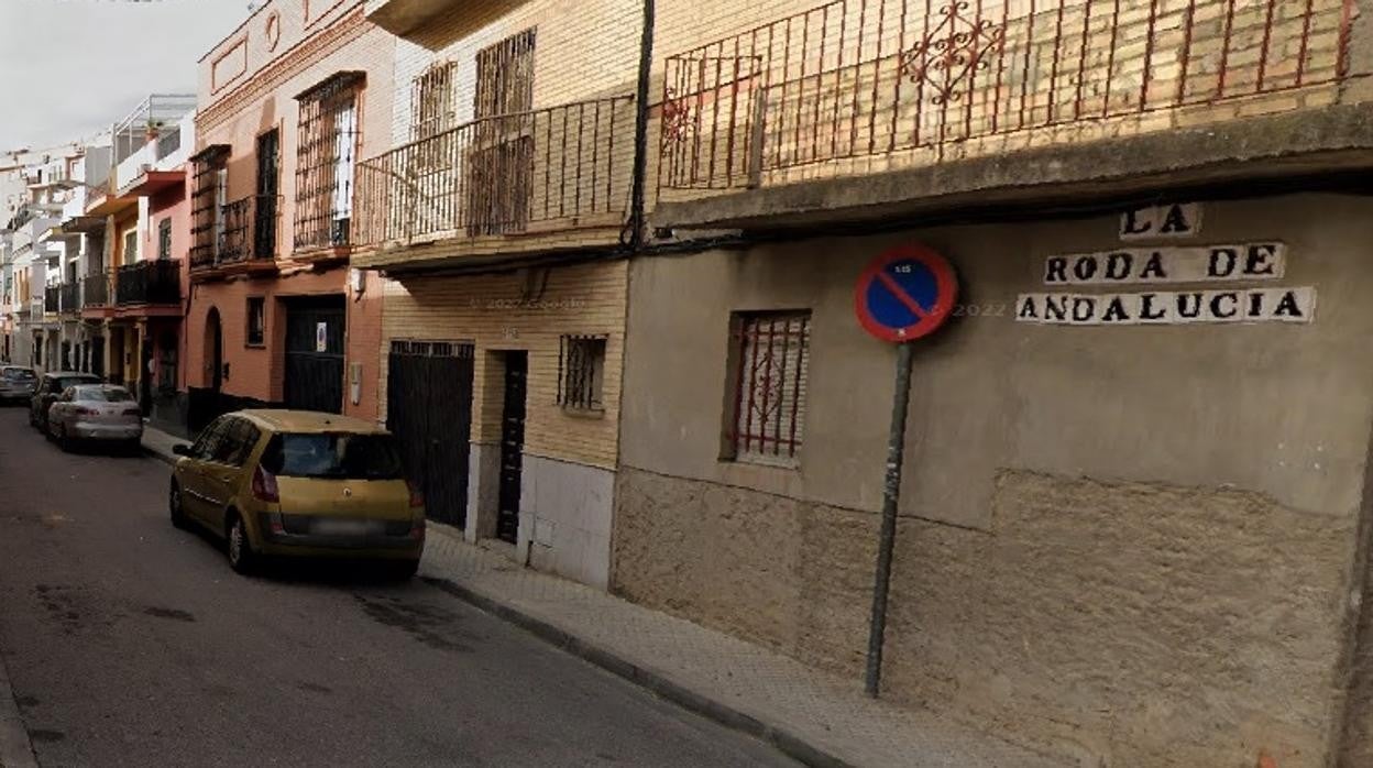 Madre e hijo vivían en el número 16 de la calle La Roda de Andalucía