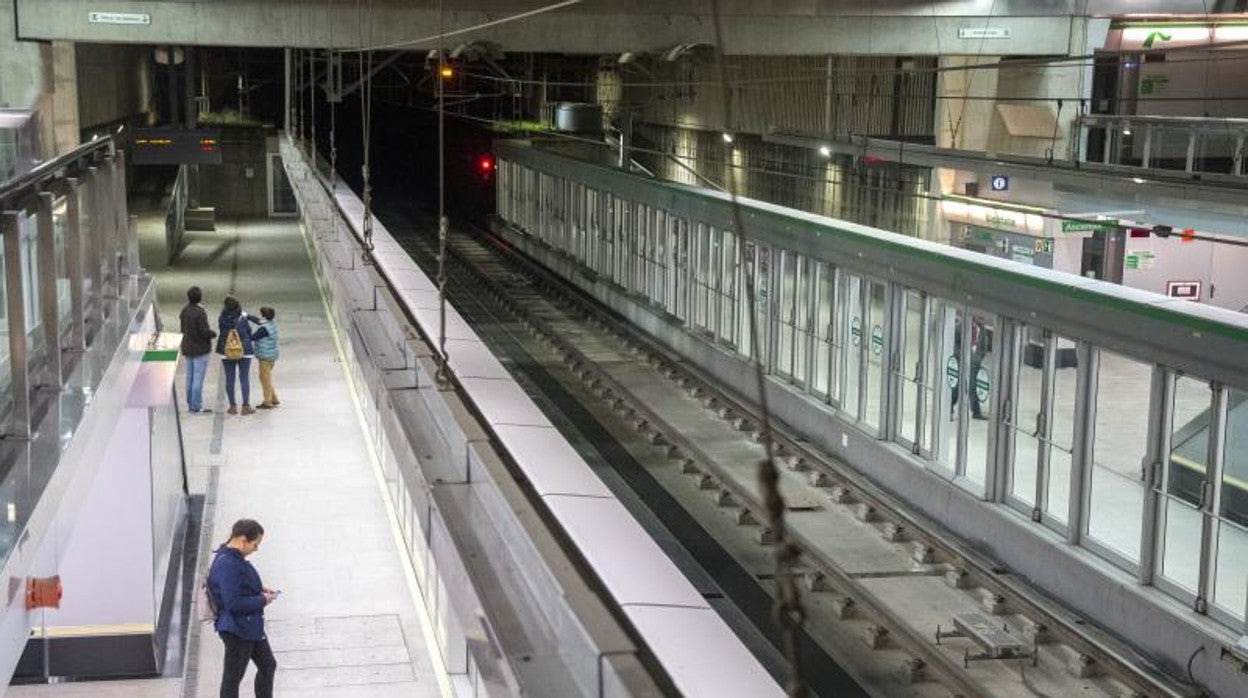 Interior de una de las estaciones del metro de Sevilla