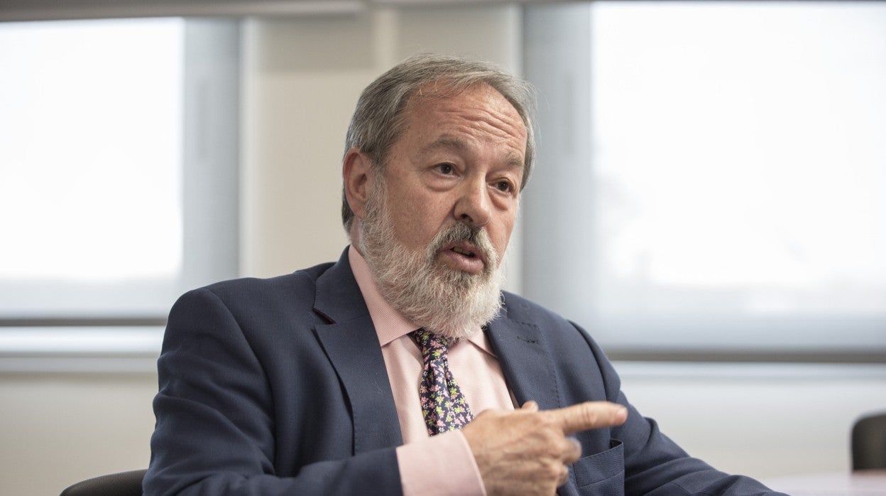 El doctor Alfonso Carmona, presidente del Colegio de Médicos de Sevilla, organizador de este Congreso Nacional