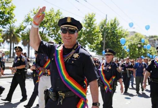 Policías de San Francisco en la manifestación del Orgullo