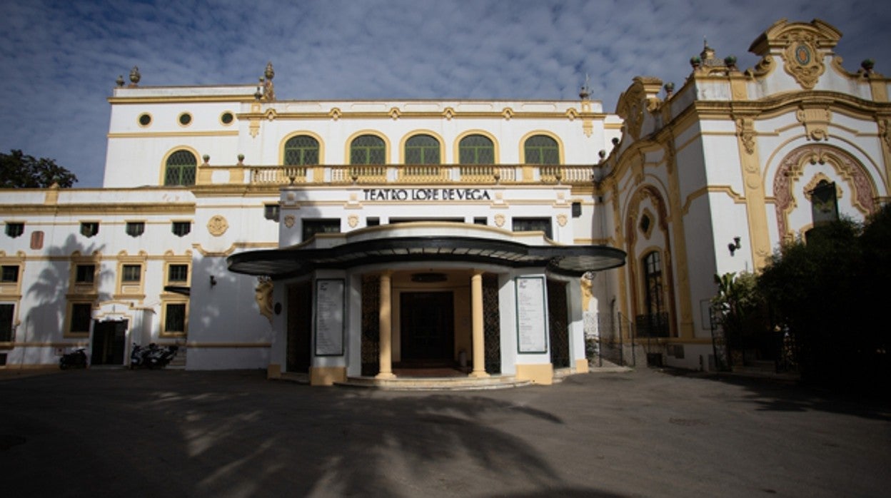 Acceso al Teatro Lope de Vega, junto al Casino de la Exposición